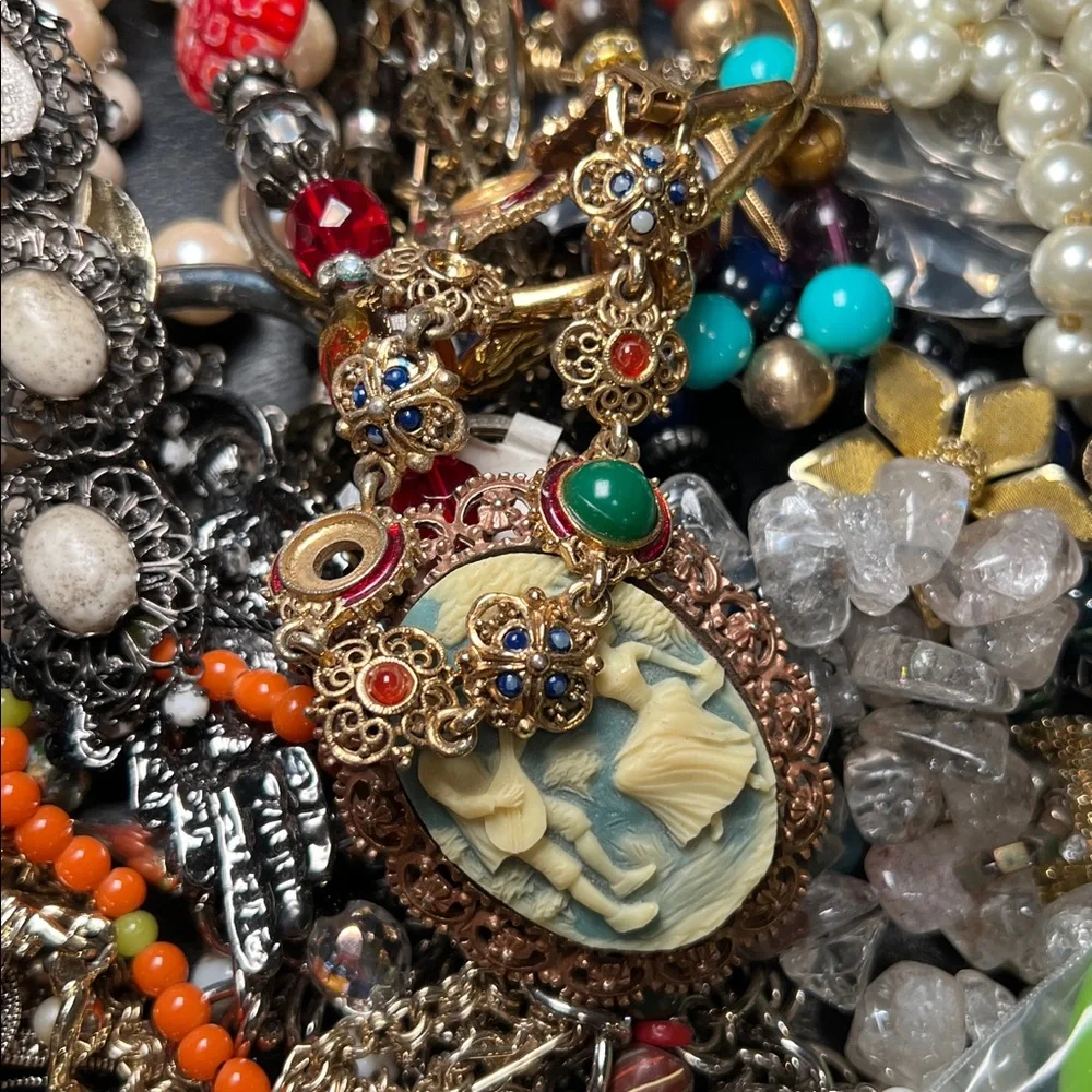 Gallon Bag Lot of Craft Jewelry Some Wearable - Picture 15 of 17